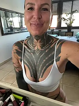 Snapshot of InkedBiitch chatting on July 2, 2026, 6:41 am InkedBiitch online show from July 2, 2026, 6:41 am