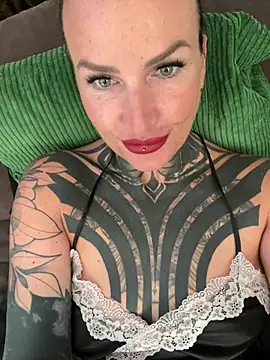 Snapshot of InkedBiitch chatting on July 3, 2026, 5:25 am InkedBiitch online show from July 3, 2026, 5:25 am