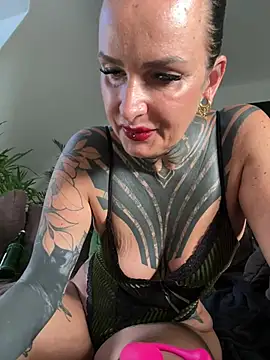 Snapshot of InkedBiitch chatting on July 9, 2026, 6:17 am InkedBiitch online show from July 9, 2026, 6:17 am