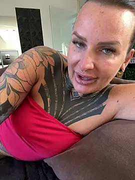 Snapshot of InkedBiitch chatting on July 13, 2026, 7:11 am InkedBiitch online show from July 13, 2026, 7:11 am