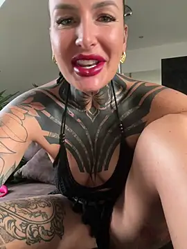 Snapshot of InkedBiitch chatting on July 27, 2026, 6:53 am InkedBiitch online show from July 27, 2026, 6:53 am