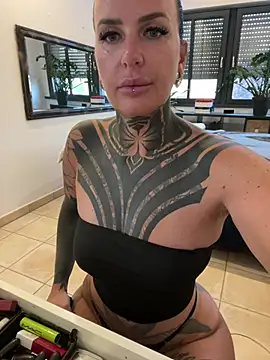 Snapshot of InkedBiitch chatting on July 30, 2026, 4:55 am InkedBiitch online show from July 30, 2026, 4:55 am