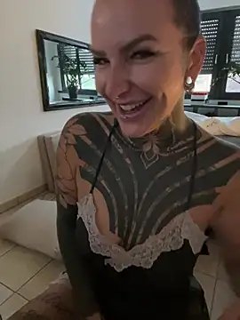 Snapshot of InkedBiitch chatting on July 31, 2026, 4:34 am InkedBiitch online show from July 31, 2026, 4:34 am