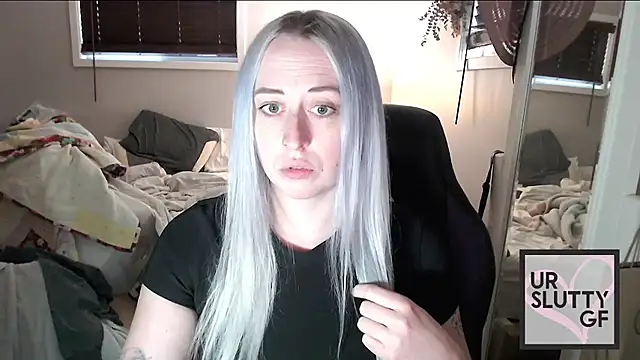 ursluttygf online show from November 14, 2025, 10:07 pm