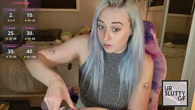 Snapshot of ursluttygf chatting on July 3, 2026, 8:15 pm ursluttygf online show from July 3, 2026, 8:15 pm