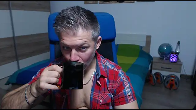 Snapshot of RobbyShawz chatting on October 9, 2025, 4:32 am RobbyShawz online show from October 9, 2025, 4:32 am