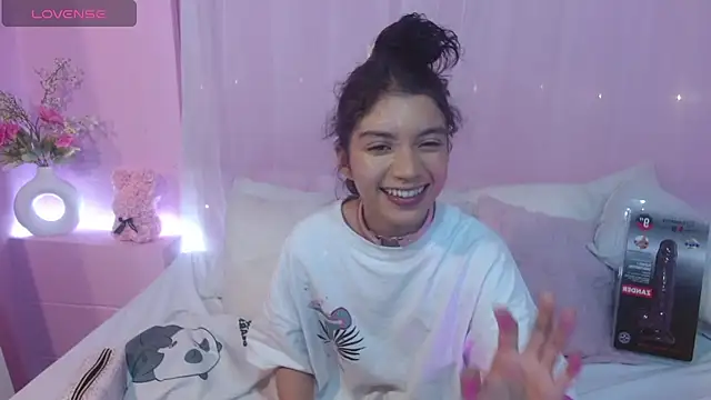 Sweetcristin online show from June 19, 2026, 2:27 am