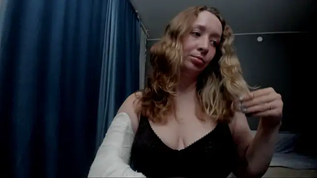 Snapshot of Eva_Rikchter chatting on July 2, 2026, 8:26 pm Eva Rikchter online show from July 2, 2026, 8:26 pm