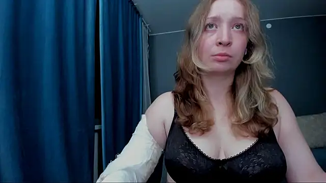 Snapshot of Eva_Rikchter chatting on July 12, 2026, 9:39 pm Eva Rikchter online show from July 12, 2026, 9:39 pm