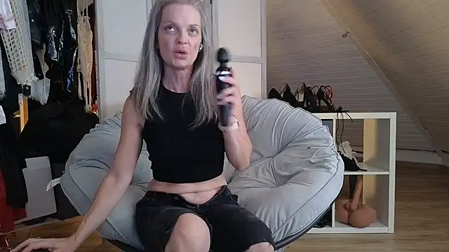 Sabdeluxe online show from September 29, 2025, 9:58 am