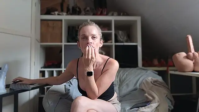 Snapshot of Sabdeluxe chatting on July 7, 2026, 7:34 am Sabdeluxe online show from July 7, 2026, 7:34 am