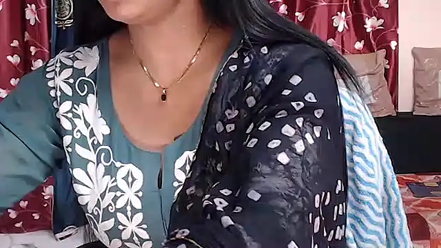 Snapshot of Naiaa-mylove chatting on June 24, 2026, 6:34 am Naiaa-mylove online show from June 24, 2026, 6:34 am