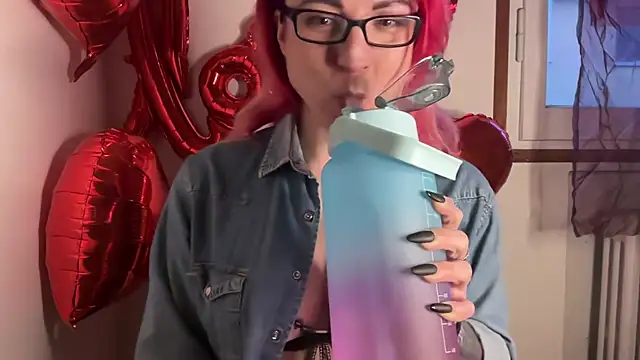 Snapshot of Nikky_Divine chatting on February 27, 2025, 5:04 pm Nikky Divine online show from February 27, 2025, 5:04 pm