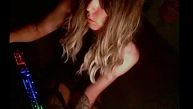 Snapshot of crystalxh chatting on October 7, 2025, 5:43 pm crystalxh online show from October 7, 2025, 5:43 pm