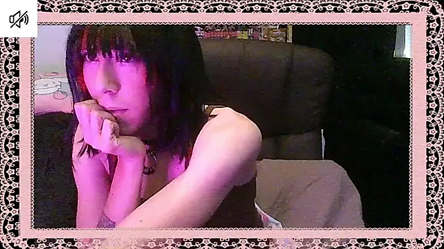 Snapshot of crystalxh chatting on October 16, 2025, 7:04 pm crystalxh online show from October 16, 2025, 7:04 pm