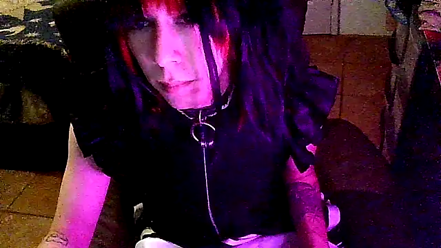 Snapshot of crystalxh chatting on October 31, 2025, 7:04 pm crystalxh online show from October 31, 2025, 7:04 pm