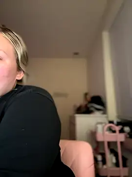 Snapshot of PiggyRose chatting on September 14, 2025, 3:16 am PiggyRose online show from September 14, 2025, 3:16 am