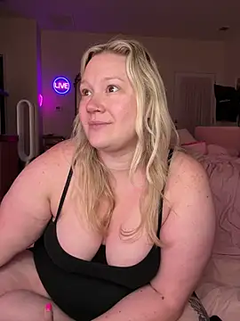 PiggyRose online show from May 2, 2026, 1:32 am