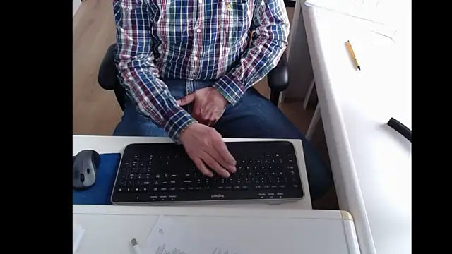 Snapshot of dutchpornking chatting on February 11, 2025, 11:43 am dutchpornking online show from February 11, 2025, 11:43 am