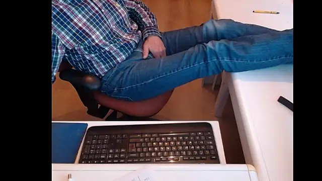 Snapshot of dutchpornking chatting on February 12, 2025, 3:27 pm dutchpornking online show from February 12, 2025, 3:27 pm