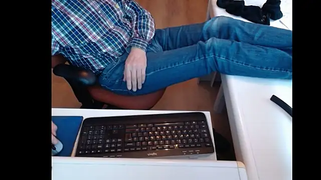 Snapshot of dutchpornking chatting on February 15, 2025, 1:38 pm dutchpornking online show from February 15, 2025, 1:38 pm