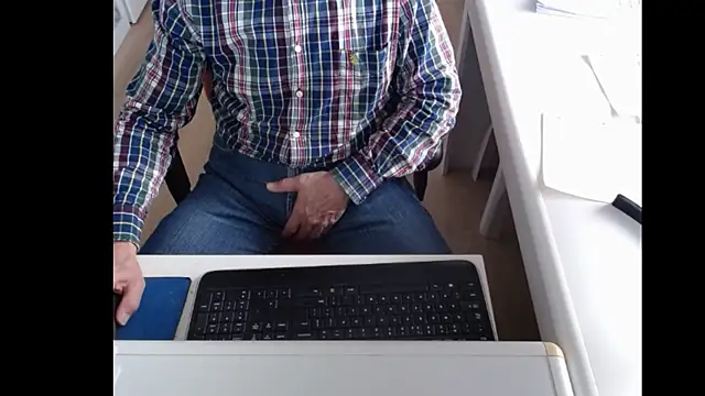 Snapshot of dutchpornking chatting on February 16, 2025, 8:32 am dutchpornking online show from February 16, 2025, 8:32 am