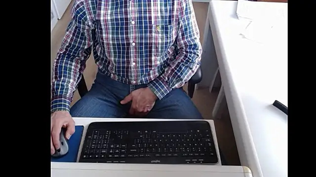 Snapshot of dutchpornking chatting on February 17, 2025, 8:09 am dutchpornking online show from February 17, 2025, 8:09 am