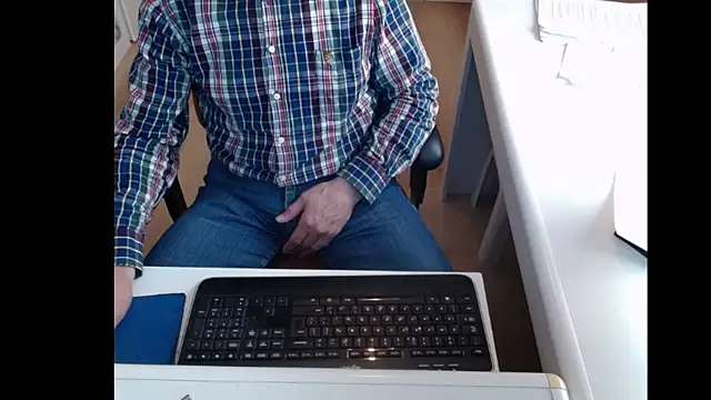 Snapshot of dutchpornking chatting on February 17, 2025, 11:44 am dutchpornking online show from February 17, 2025, 11:44 am