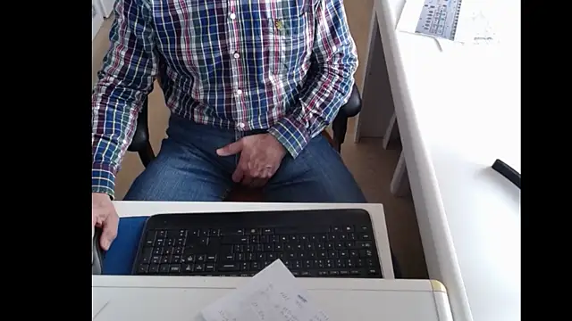 Snapshot of dutchpornking chatting on March 4, 2025, 8:24 am dutchpornking online show from March 4, 2025, 8:24 am