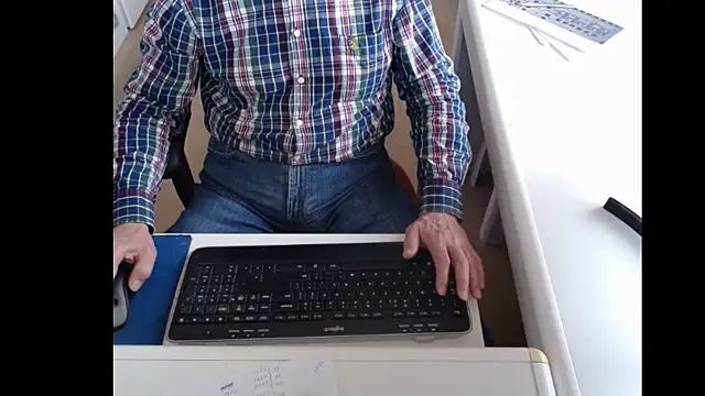 Snapshot of dutchpornking chatting on March 6, 2025, 8:30 am dutchpornking online show from March 6, 2025, 8:30 am