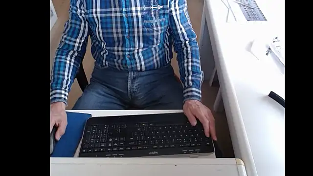 Snapshot of dutchpornking chatting on March 7, 2025, 8:23 am dutchpornking online show from March 7, 2025, 8:23 am