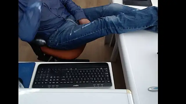 Snapshot of dutchpornking chatting on October 1, 2025, 12:00 pm dutchpornking online show from October 1, 2025, 12:00 pm