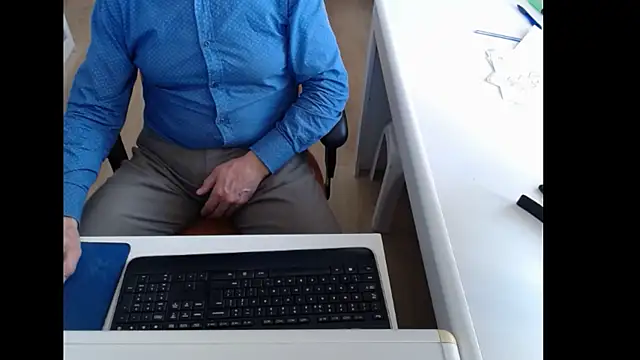 Snapshot of dutchpornking chatting on November 12, 2025, 9:10 am dutchpornking online show from November 12, 2025, 9:10 am