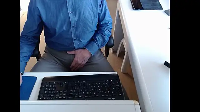 dutchpornking online show from March 1, 2026, 7:43 am