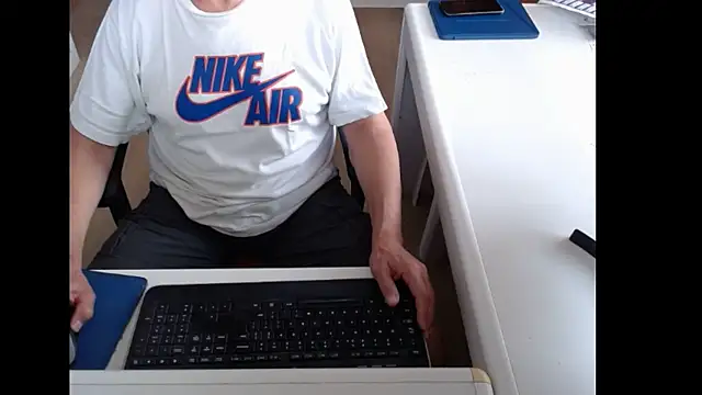 Snapshot of dutchpornking chatting on July 5, 2026, 6:20 am dutchpornking online show from July 5, 2026, 6:20 am
