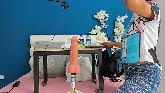 letty straus online show from July 23, 2026, 10:57 am