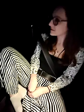 Tinas5 online show from March 5, 2026, 6:04 pm