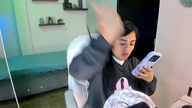 Snapshot of Catalinaa_martinez chatting on December 6, 2024, 8:51 pm Catalinaa martinez online show from December 6, 2024, 8:51 pm