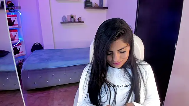 Snapshot of Catalinaa_martinez chatting on December 13, 2024, 5:21 pm Catalinaa martinez online show from December 13, 2024, 5:21 pm