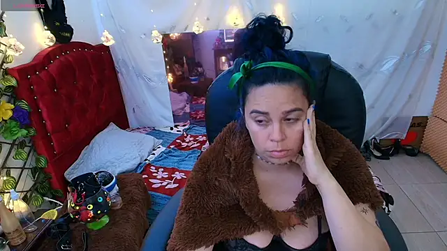 Snapshot of elektra_32 chatting on January 25, 2025, 10:51 am elektra 32 online show from January 25, 2025, 10:51 am