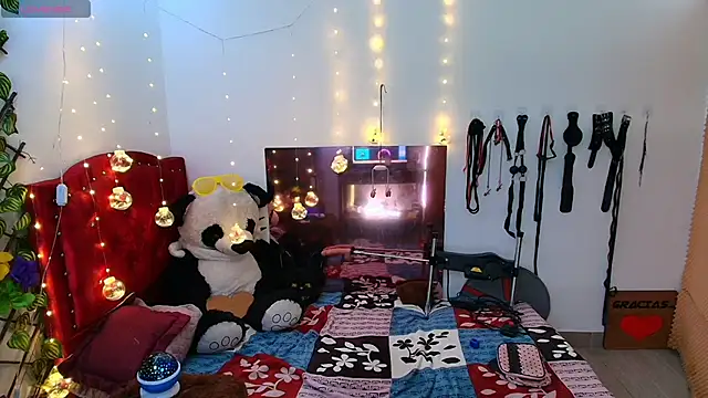 Snapshot of elektra_32 chatting on February 3, 2025, 4:04 am elektra 32 online show from February 3, 2025, 4:04 am