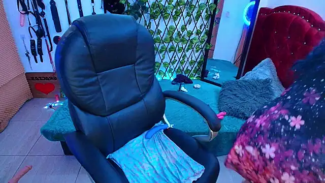 Snapshot of elektra_32 chatting on October 19, 2025, 7:09 am elektra 32 online show from October 19, 2025, 7:09 am