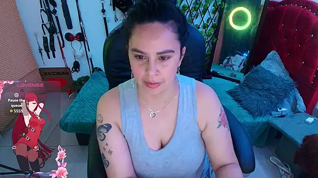 Snapshot of elektra_32 chatting on October 21, 2025, 5:19 am elektra 32 online show from October 21, 2025, 5:19 am