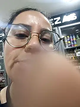 Snapshot of elektra_32 chatting on November 10, 2025, 4:17 pm elektra 32 online show from November 10, 2025, 4:17 pm