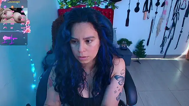 Snapshot of elektra_32 chatting on February 14, 2026, 12:02 pm elektra 32 online show from February 14, 2026, 12:02 pm