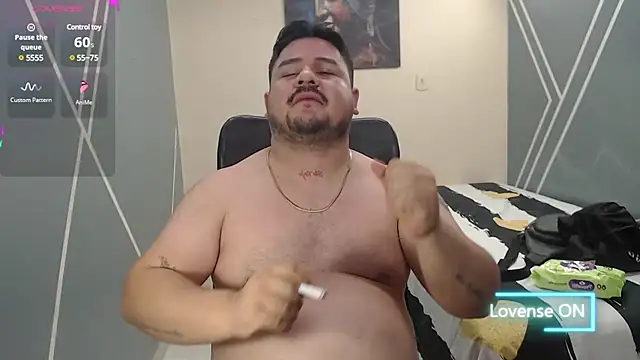 Snapshot of oso_dirty_ chatting on January 25, 2025, 8:42 pm oso dirty online show from January 25, 2025, 8:42 pm