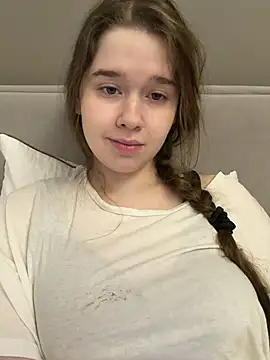 HornyGirlH online show from May 2, 2026, 4:39 am