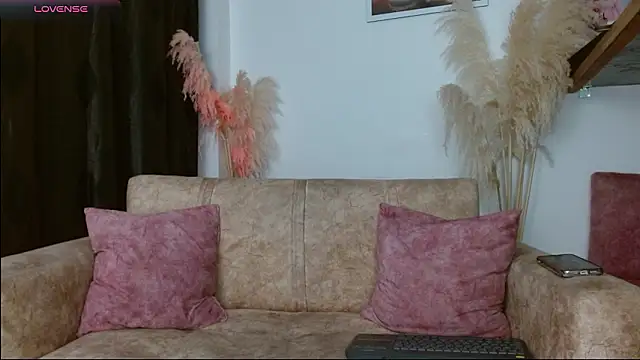 veronica villalba online show from March 16, 2026, 5:44 am