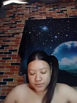 Snapshot of Urchanel chatting on May 24, 2026, 10:37 pm Urchanel online show from May 24, 2026, 10:37 pm