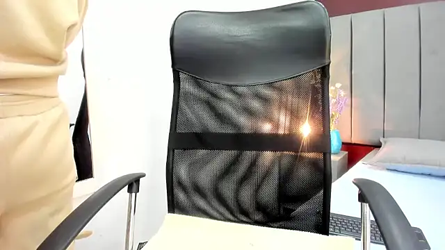 Snapshot of moxa_hot chatting on December 2, 2025, 2:56 pm moxa hot online show from December 2, 2025, 2:56 pm